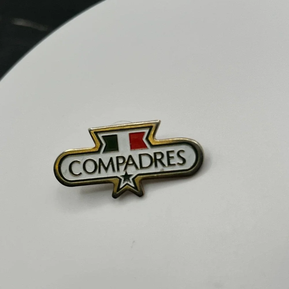 The Unbranded Brand vintage compadres